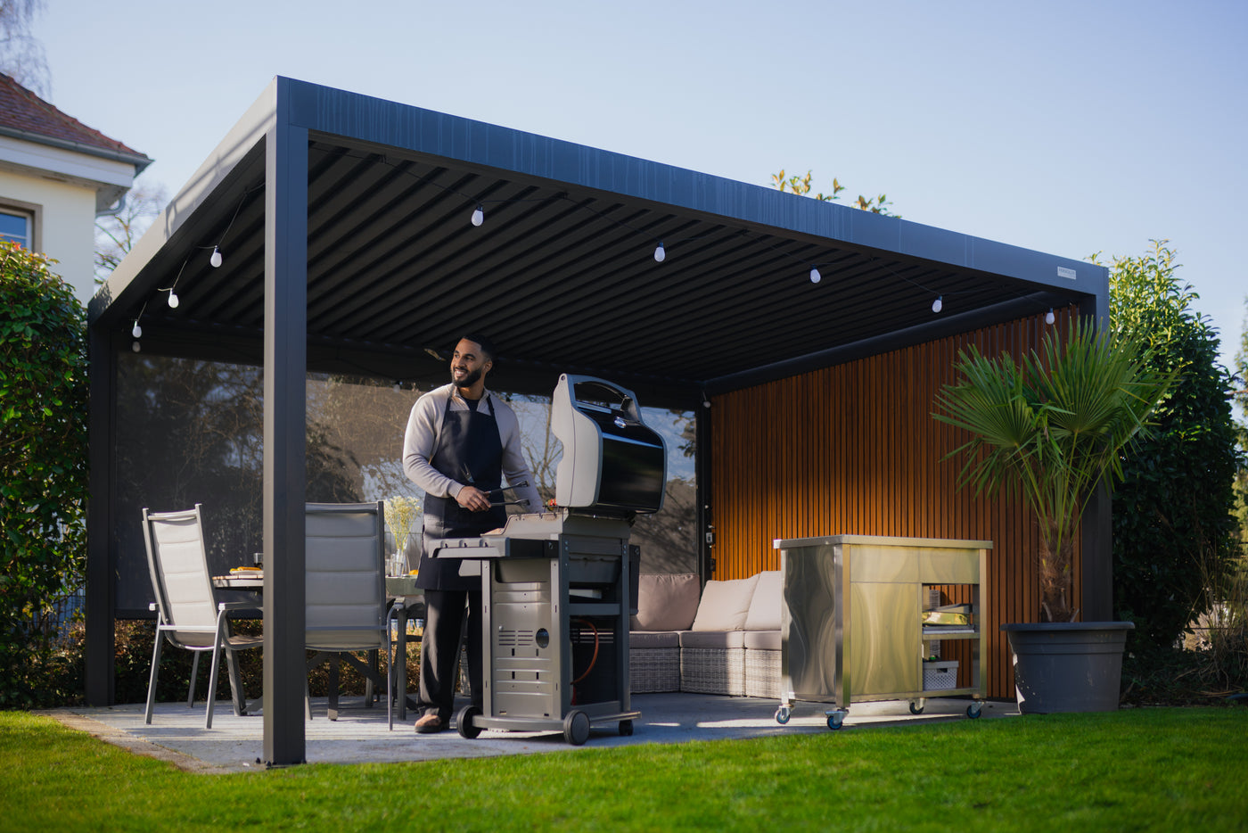 PERGOLUX Pergola 4 manual aluminum louvered pergola over an outdoor dining area